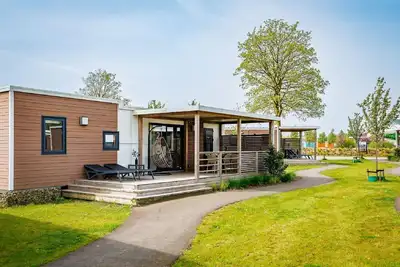 Image de Magnifique chalet avec deux salles de bain, près d'un lac