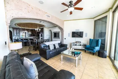 Image de Esmeralda Beach Resort 2 Bedrooms Condo B 203