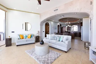 Image de Esmeralda Beach Resort 3 Bedrooms Condo B 401