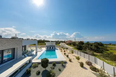 Image de Élégante Villa Coral Bay | Villa Pléiades | Villa 5 chambres | Mobilier moderne | Vue sur la mer