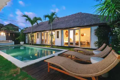 Canggu - Villa 4 Chambres & Grande Piscine - 10min de la plage