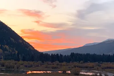 Image de Spectacular sunset views from 3-story Owl Meadows townhouse, located near Lift 7