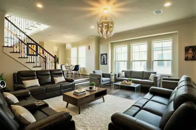 Image de Wonderful house w/rooftop. Near Medical Center, Stadiums, and Museums
