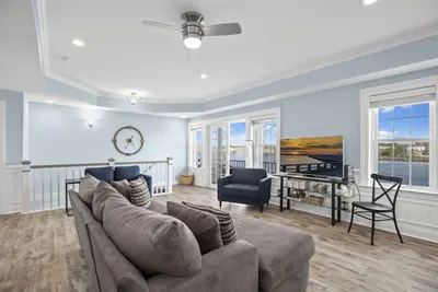 Image de At the Water's Edge - is there anywhere you'd rather be?!