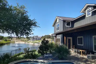 Image de Top Rated Pet-Friendly Lake Lbj Cove Oasis:Pool, Hot Tub, Kayaks, FirePit & More