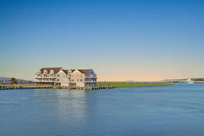 Image de Bay Daze | Marsh Island Waterfront w/ Water Views in Every Room, Private Boat Dock & King Suites
