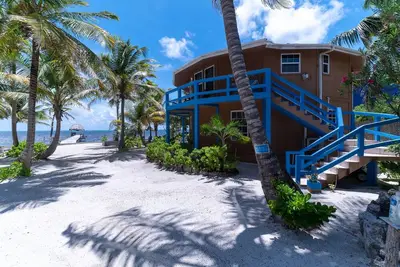 Image de 2 Bedroom Oceanfront Suite at White Sands Cove