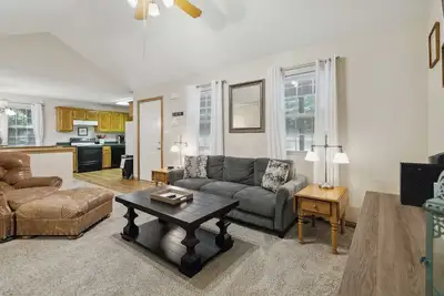 Image de Welcome to “Haven on Harmony” – The Perfect Cozy Cabin