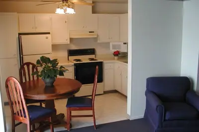 Image de Amazing Getaway! 2 Stunning Units, Pool, Near Oakland Museum, Free Parking!