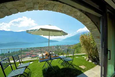 Image de Lucia house, sunshine and lake view!