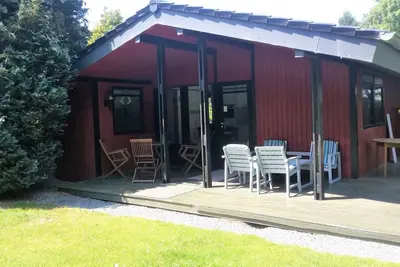 Image de Cozy chalet for 2 adults & 2 children right next to the forest & only 750 to the beach