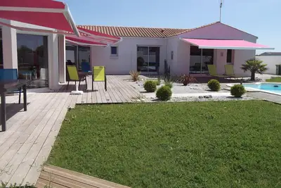 Image de Villa Oyala avec piscine, spacieuse et de qualité