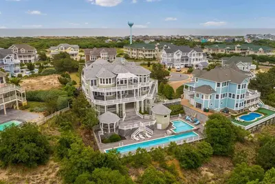 Image de Stunning 6 Bedroom Home w/ Private Pool and hot tub. Access to Resort Amenities w/ Seasonal Beach Trolley