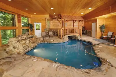 Image de Swim Among Waterfalls, Enjoy Hot Tub Soaks, Sip Fireside, Play Tennis & Hike Trails - Copper River