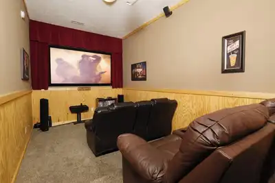 Image de Timber Toy - Theater with 92-inch Screen, Xbox, Pool & Foosball, Valley Views