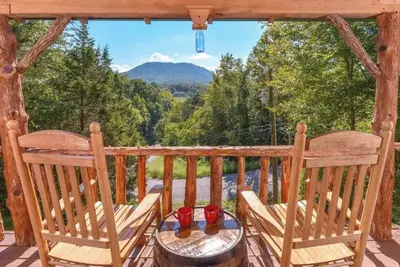 Image de Sweet Annie - Outdoor Hot Tub, Pool Table, Arcade Games + Mountain Views!