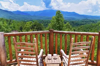 Pinnacle Vista Lodge - Pet Friendly, Mountain Views, Pool Table, Hot Tub