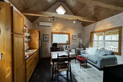 Image de Pets Stay Free! 3 Modern Cottages, w/Heat & Ac, 1st flr King & Stand-up Loft