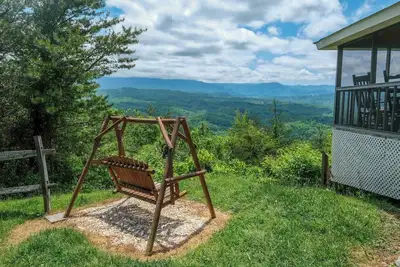 Image de Over the Top - Pets Welcome, Mountain Views, Hot Tub, Wood-burning Fireplace