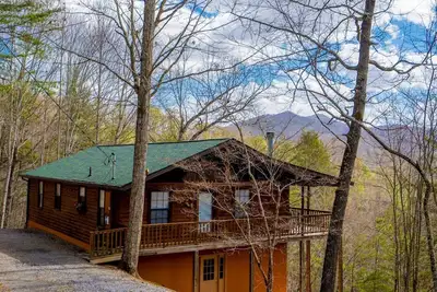 Image de Hot Tub Soaks, Mountain Vistas, Arcade Games & Cookouts in Total Seclusion - Mountain Paradise