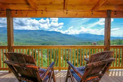 Birdhouse - Breathtaking mountain views! June discounts available!
