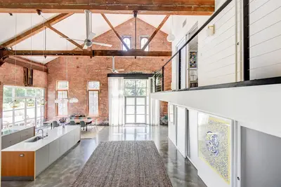 Image de Magnificent 4, 400 sqft Beacon Urban Loft with home theatre