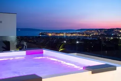 Image de Urban Villa with pool and hot tub, close to beaches and city of Split