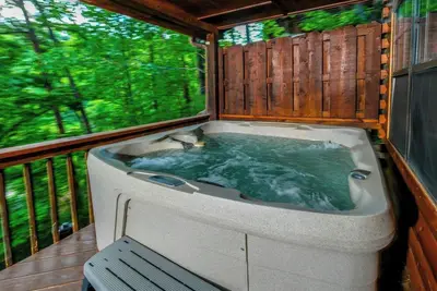 Image de Cozy Corner - Hot tub, pool table, and cozy vibes!
