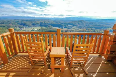 Image de Legacy Views and A Theater - Mountain Views & More