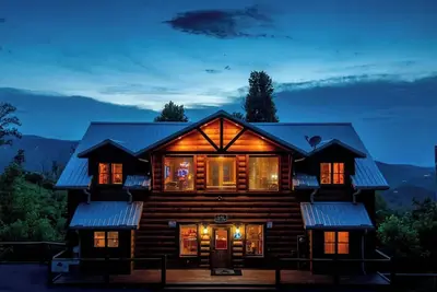Big Bear Views Lodge - Frequent Wildlife Sightings + Easy Drive to the Smoky Mountain National Park!