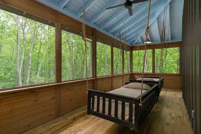Image de Enjoy the quiet of the mountains. Fresh eggs, hot tub, privacy, 15 miles to Avl