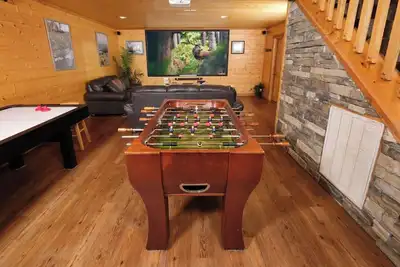 Image de Hiker's Hideaway | King Suites, Theater Room, & Air Hockey