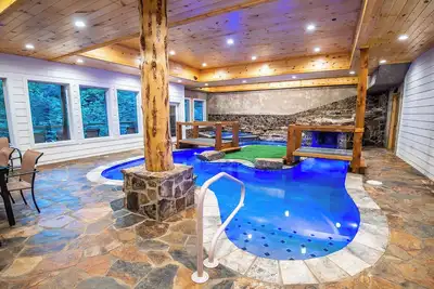 Image de Treehouse River Lodge - One-of-a-kind Cabin! Private Treehouse + Pool = Memories