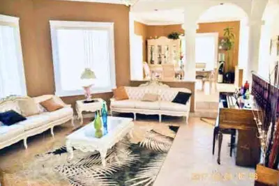 Image de Elegant 3 Story Mansion With A Private Pool. Sleeps 25+