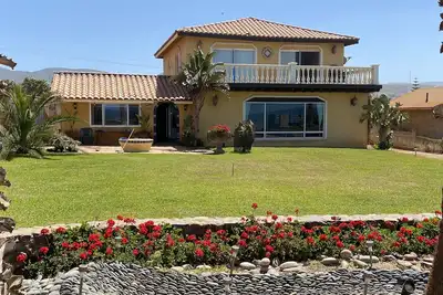 Image de Beach Front House, Bajas getaway