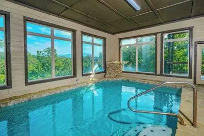 Image de Hibernation Retreat - Luxury Pool & Mountain Views