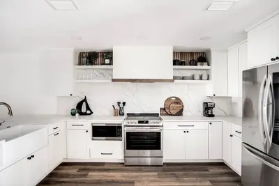 Image de Latitude Adjustment - Water views w/ a Golf Cart!