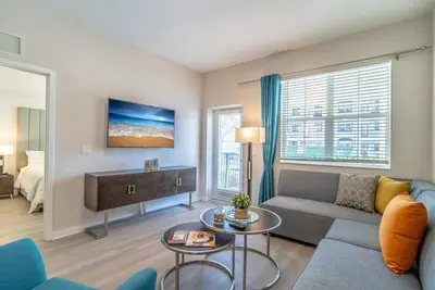 Image de New Vista Cay Condo | First Floor Luxury | Across from Epic Universe