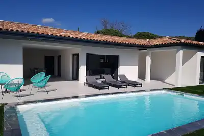 Image de Dans le var, Figanières, villa  neuve en pleine campagne avec piscine chauffée