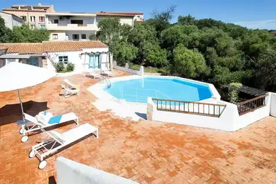 Image de Appartement \"Charming house in San Pantaleo\" avec piscine partagée, climatisation, Wi-Fi et terrasse
