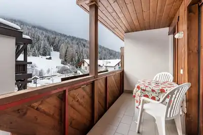 Image de Appartement \"Dolomieu 26\" avec vue sur les montagnes, balcon et bain à remous