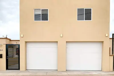 Image de Apt with Excellent in-town Location #1