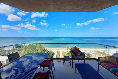 Image de Ocean views from all rooms, Beachfront Paradise