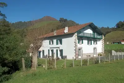 Image de Maison de vacances spacieuse proche montagnes et plages au cœur du Pays Basque