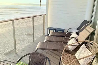 Image de California Dreamin'-Beachfront 3br 2. 5ba 3-Level Townhome w/Direct Beach Access!