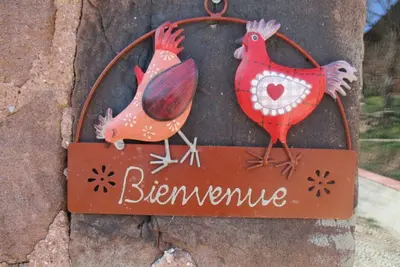 Image de Gîte du coq, à la ferme avec piscine et lac privé pour la pêche
