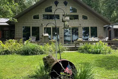 Image de Through the woods to grandma's house on the lake!