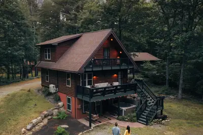 Image de Cozy cabin near Lake Placid & High Peaks. Featuring 7 person hot tub and Yoga