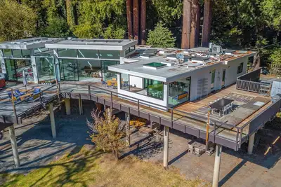 Image de Stunning Contemporary Home, a River Penthouse on Russian River, like No Other! !