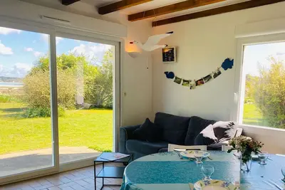 Image de Maison de pêcheur dans un jardin sur la mer